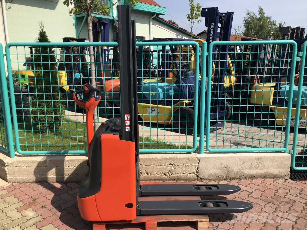 Linde L 10 B /172/ V-2596 OB Apiladores eléctricos autopropulsados