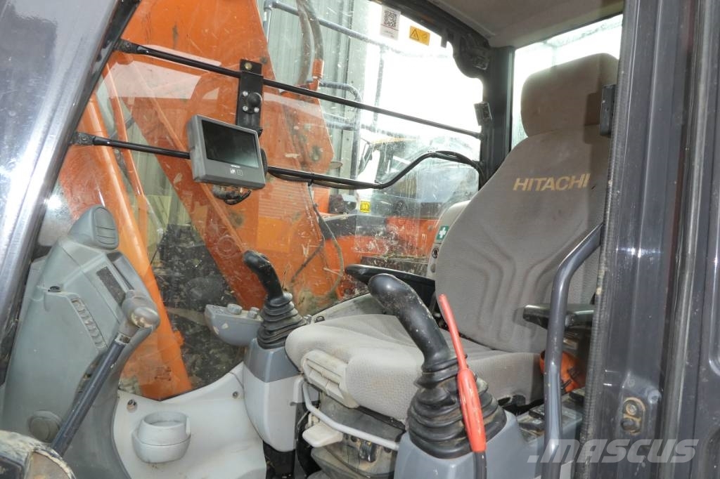 Hitachi ZX 135 US-6 Rupsgraafmachines