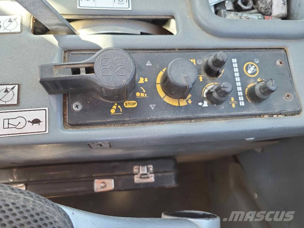 Kirovets K 744 P Traktori