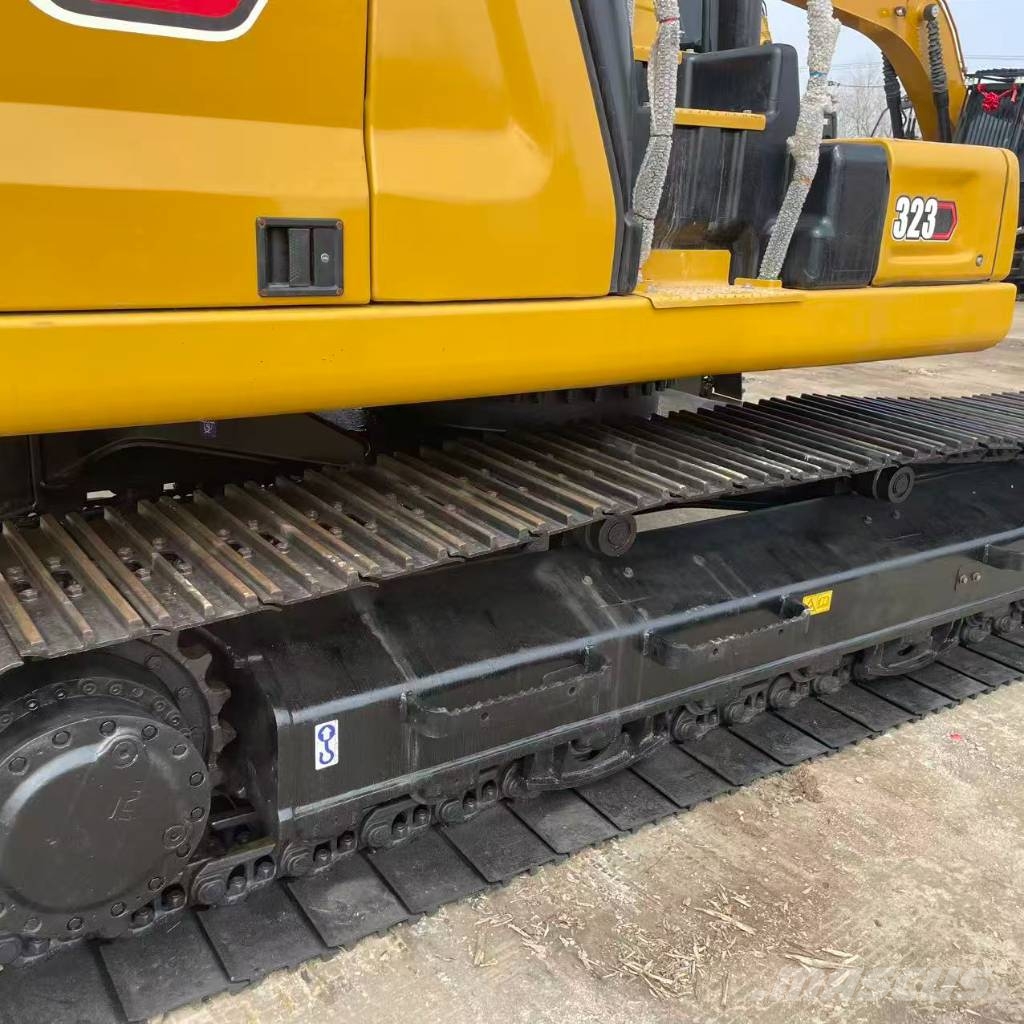 CAT 323 Pásová rýpadla