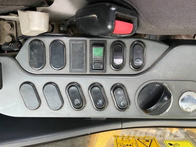 Komatsu PC210 LCI - 10 拖拉机/农用车
