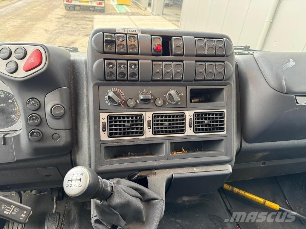 Iveco EURO CARGO 160E25 4X2 + ZEPRO LIFT 2500 KG Furgons