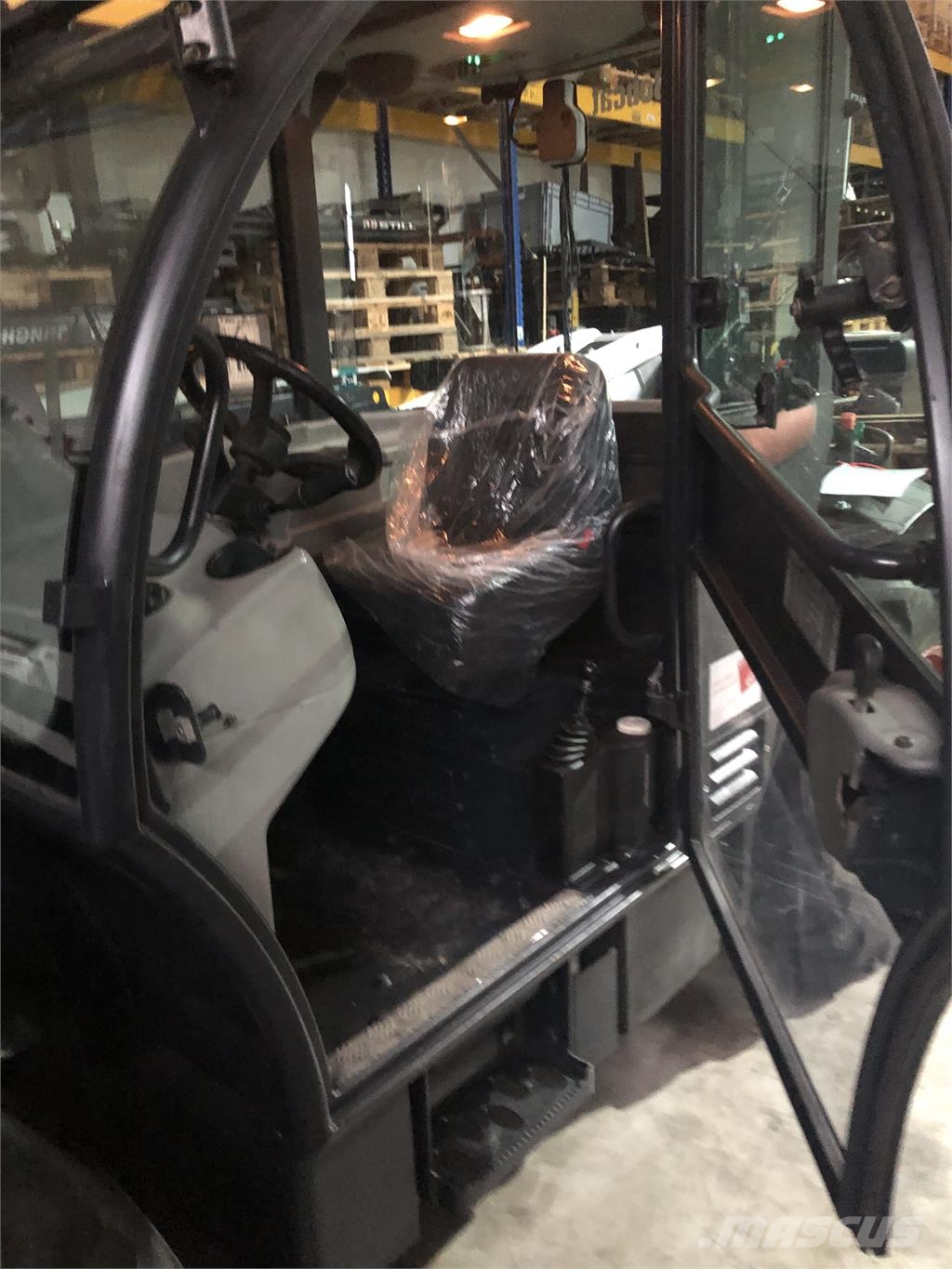 Bobcat TL470 مناولات متداخلة