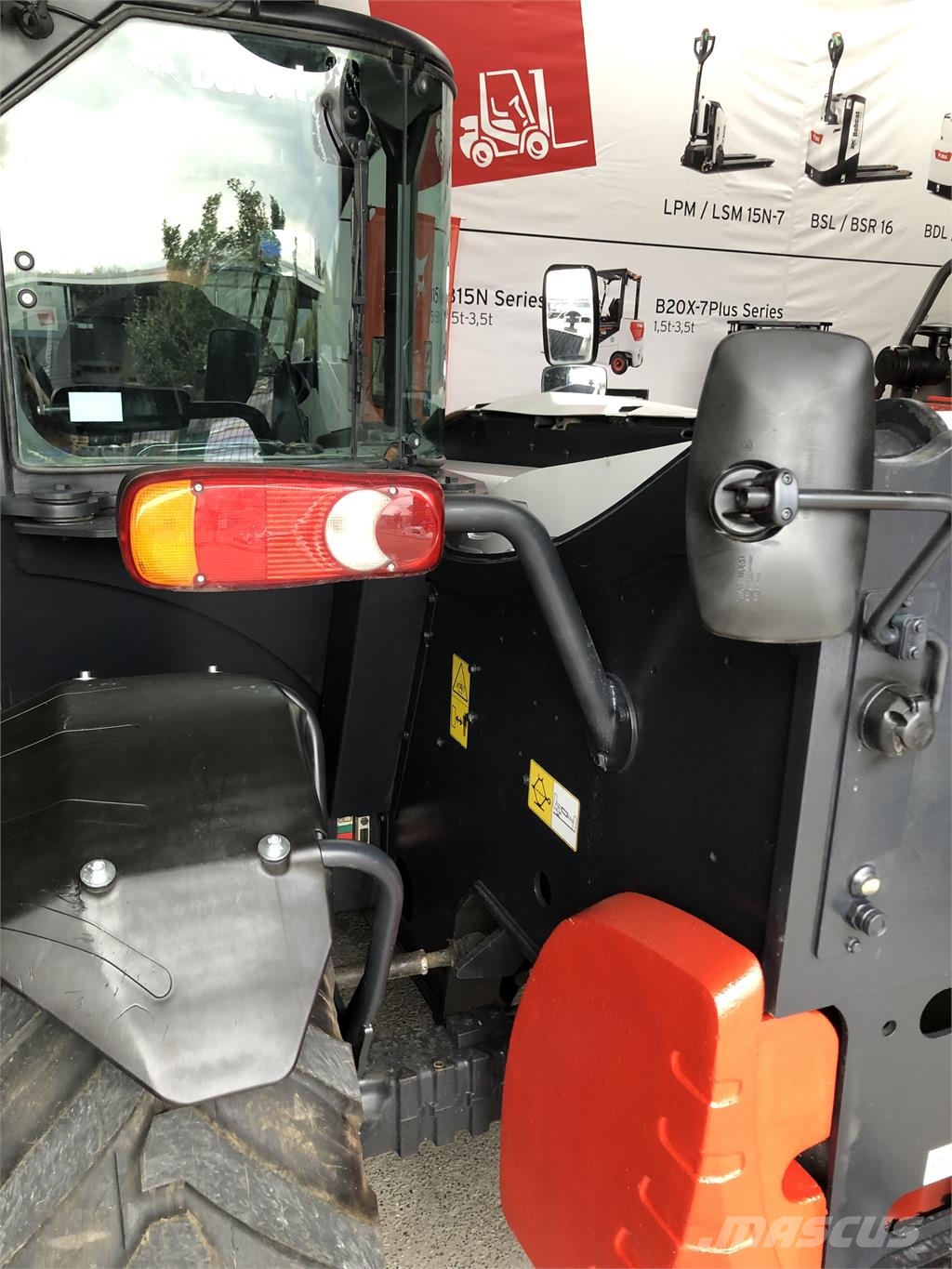 Bobcat TL470 مناولات متداخلة