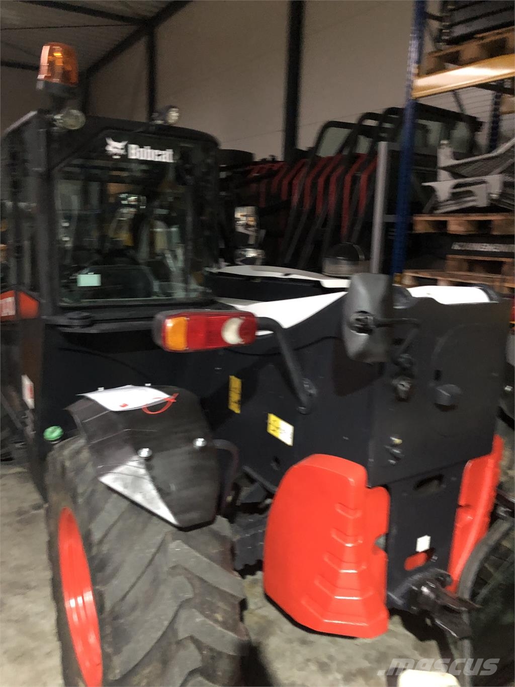 Bobcat TL470 مناولات متداخلة