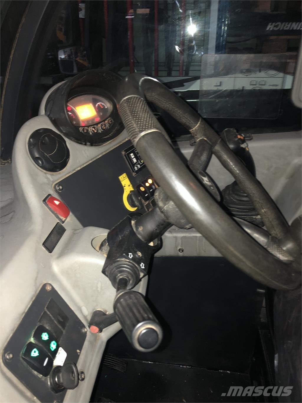 Bobcat TL470 مناولات متداخلة