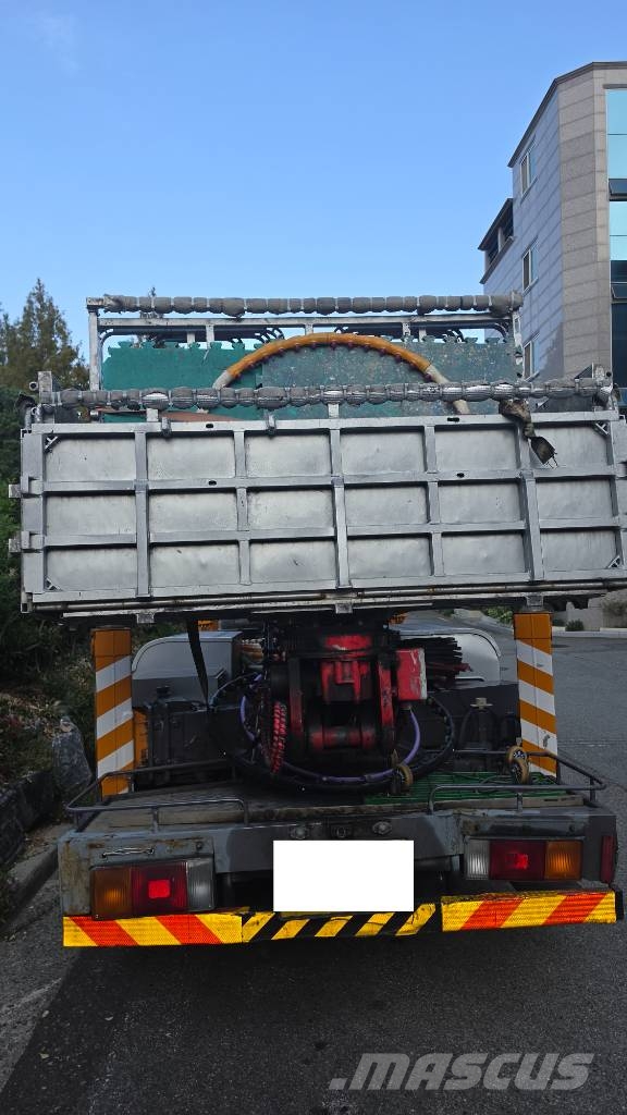 Hansin HS300 トラック高所作業車
