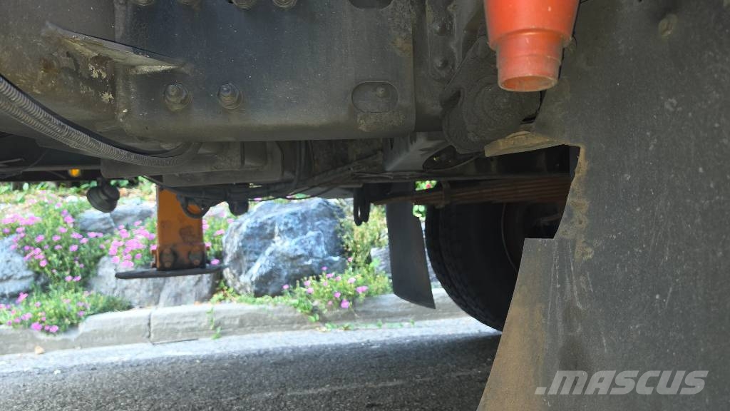 Hansin HS300 トラック高所作業車