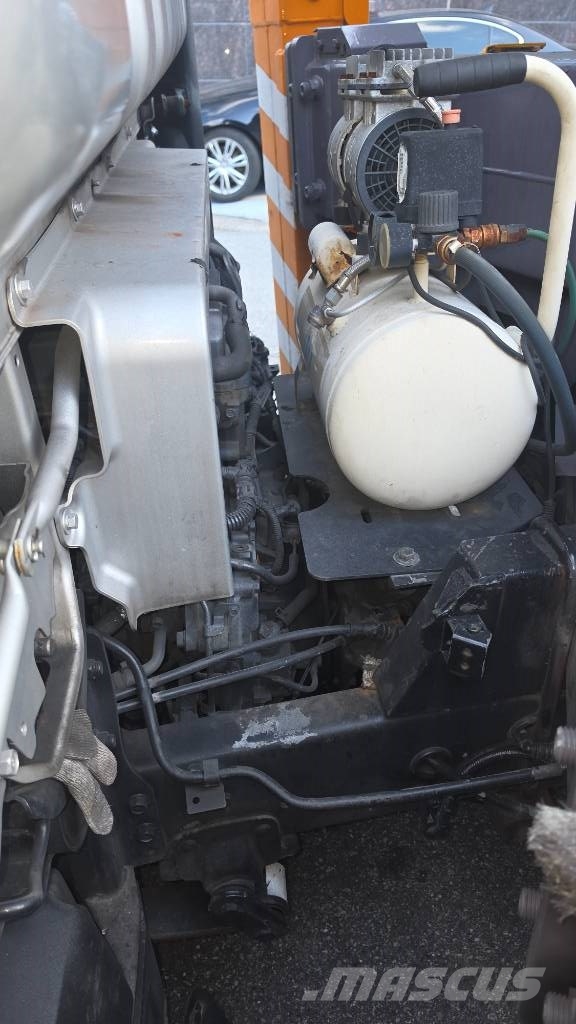 Hansin HS300 トラック高所作業車