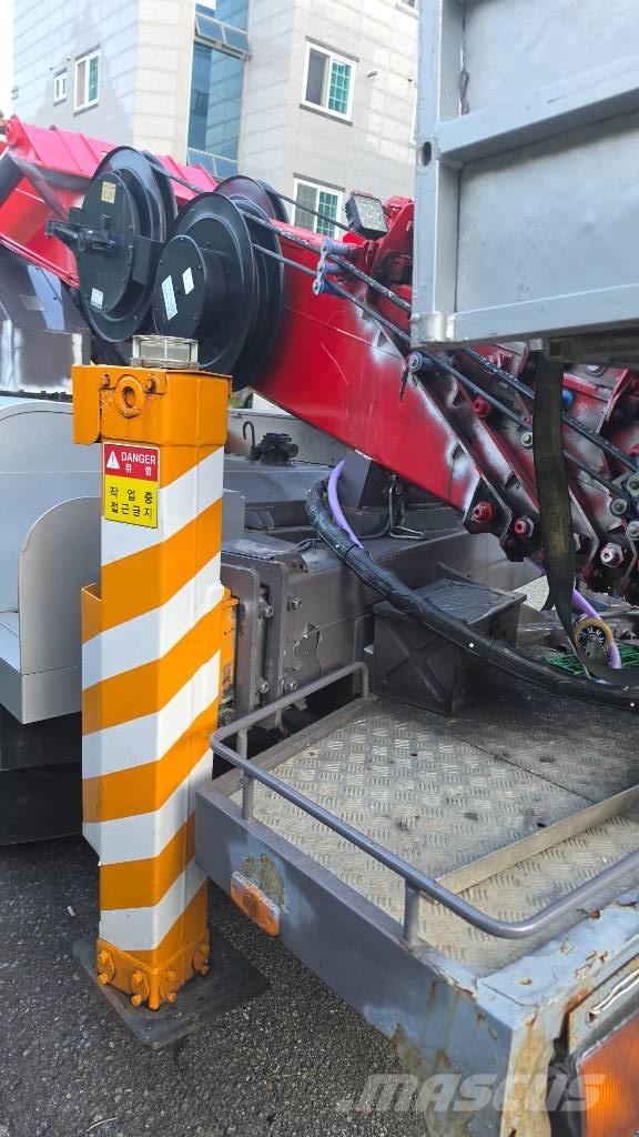 Hansin HS300 トラック高所作業車