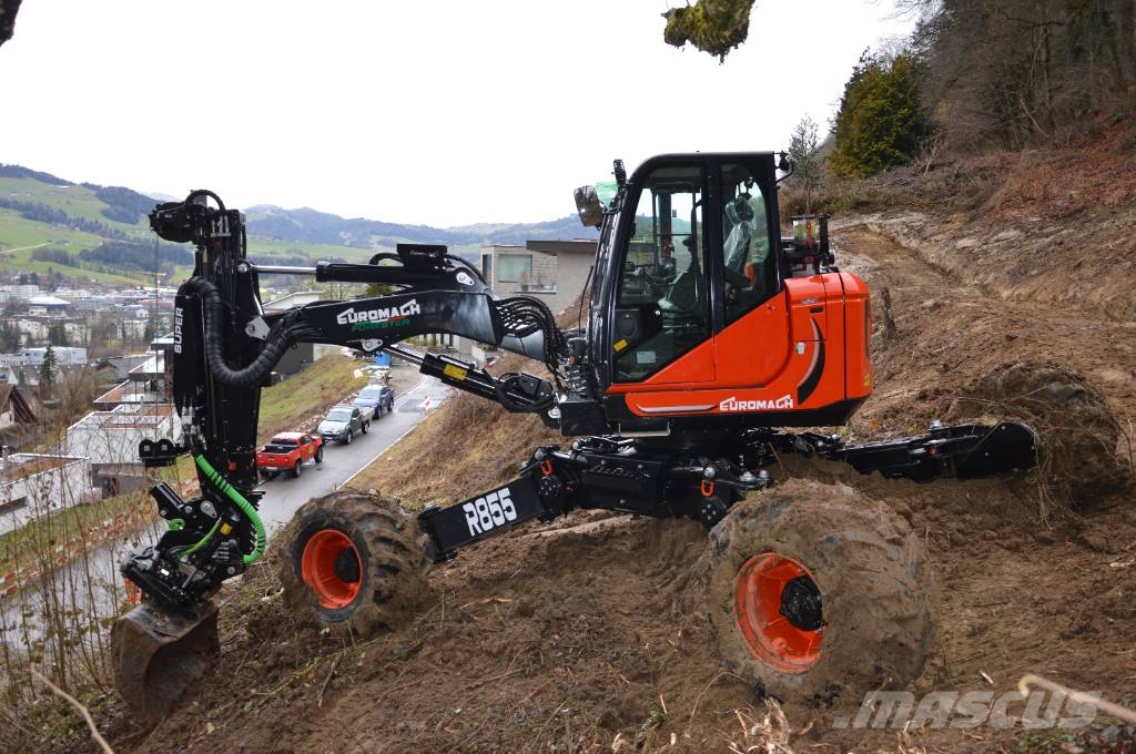 Euromach R855 Super Forester Pelle sur pneus