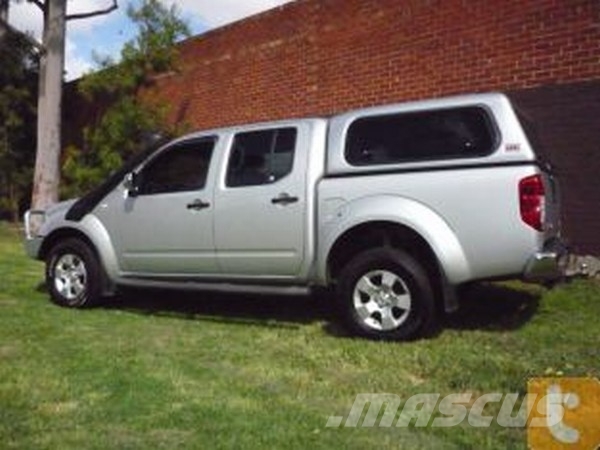 Nissan NAVARA ST-X 廂式貨物運輸車