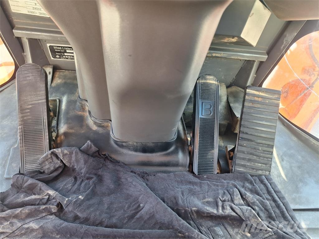 Hitachi ZW 250 4X4 Outros