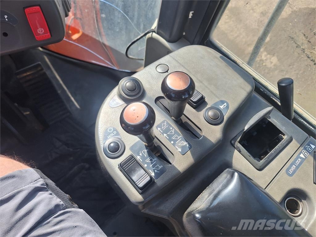 Hitachi ZW 250 4X4 Outros