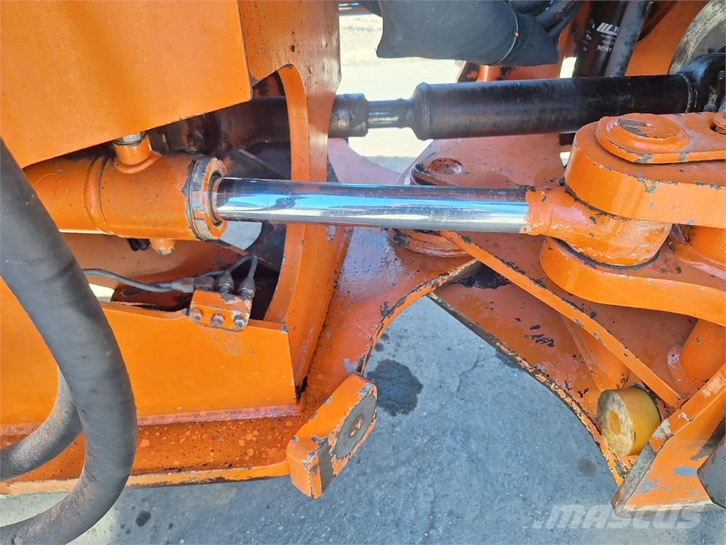 Hitachi ZW 250 4X4 Outros