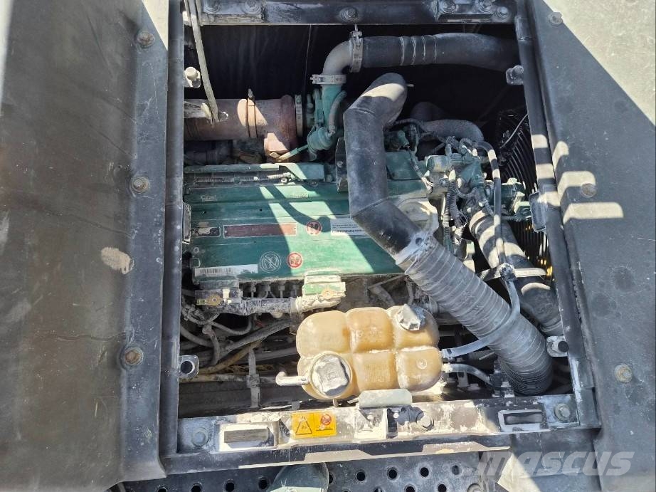 Volvo EW 205 D حفارات بعجل
