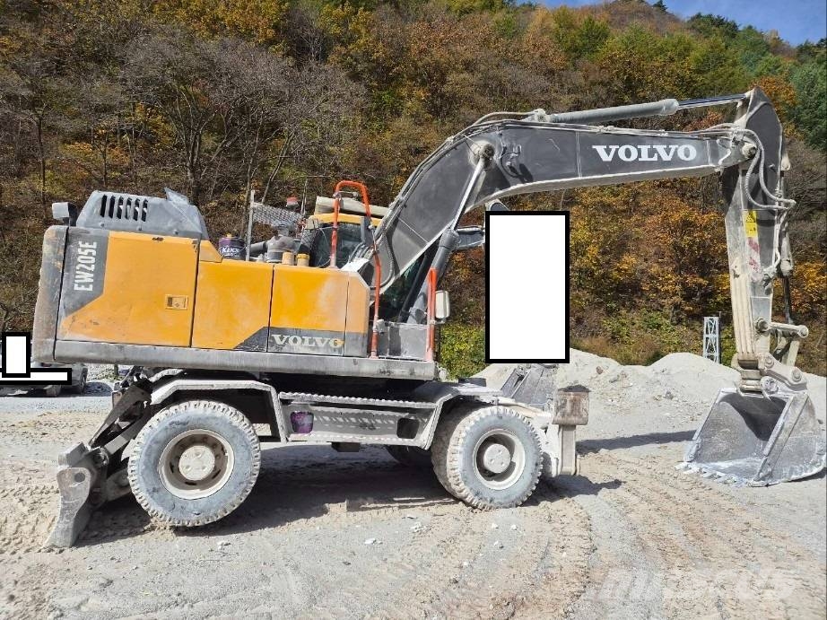 Volvo EW 205 D حفارات بعجل