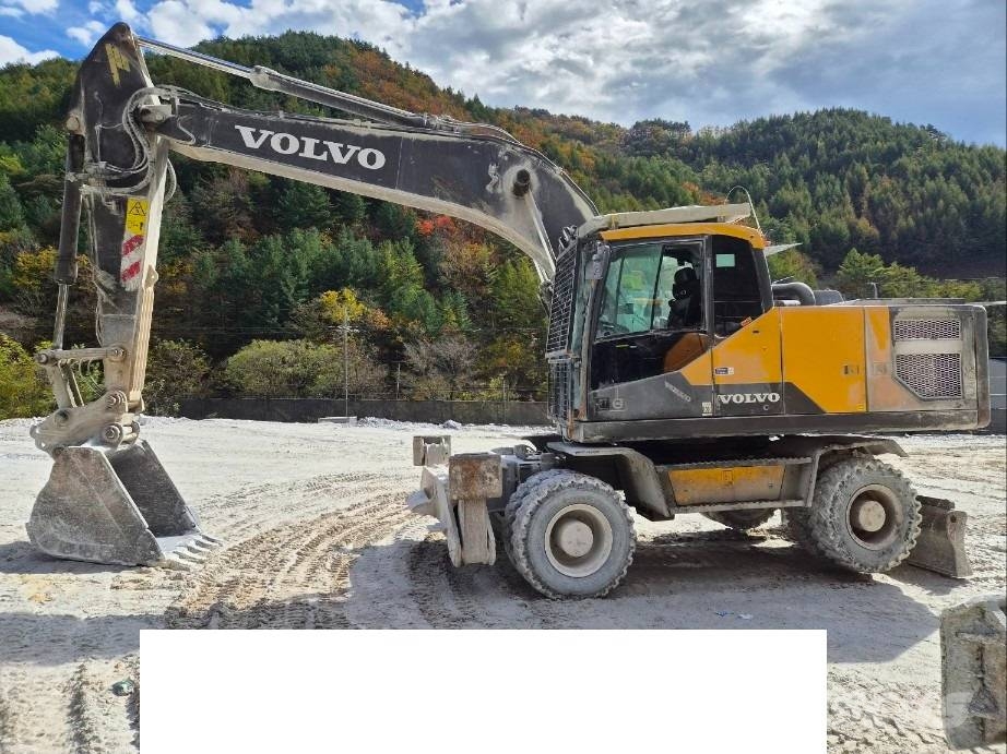 Volvo EW 205 D حفارات بعجل