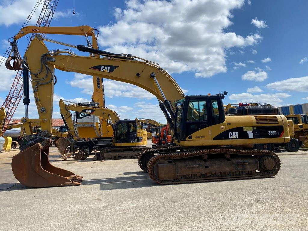 CAT 330 D . حفارات زحافة