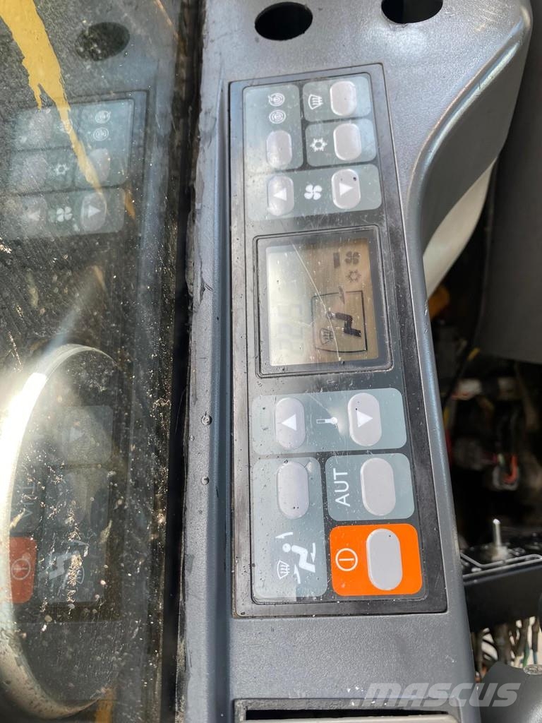 CAT 330 D . حفارات زحافة