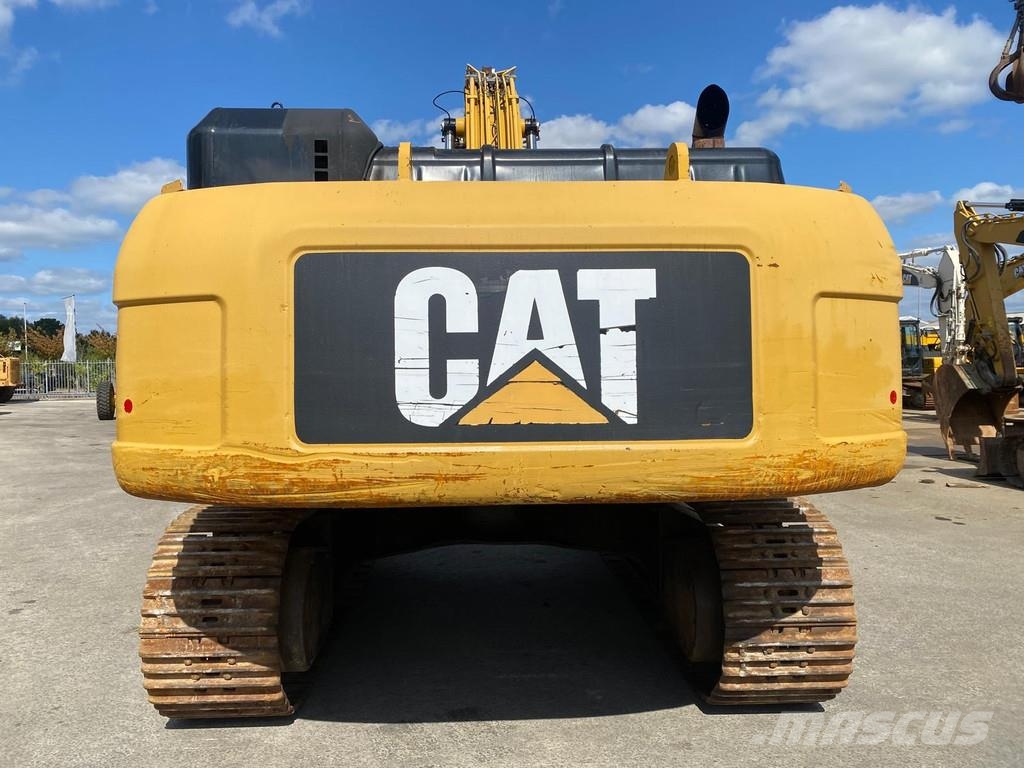 CAT 330 D . حفارات زحافة