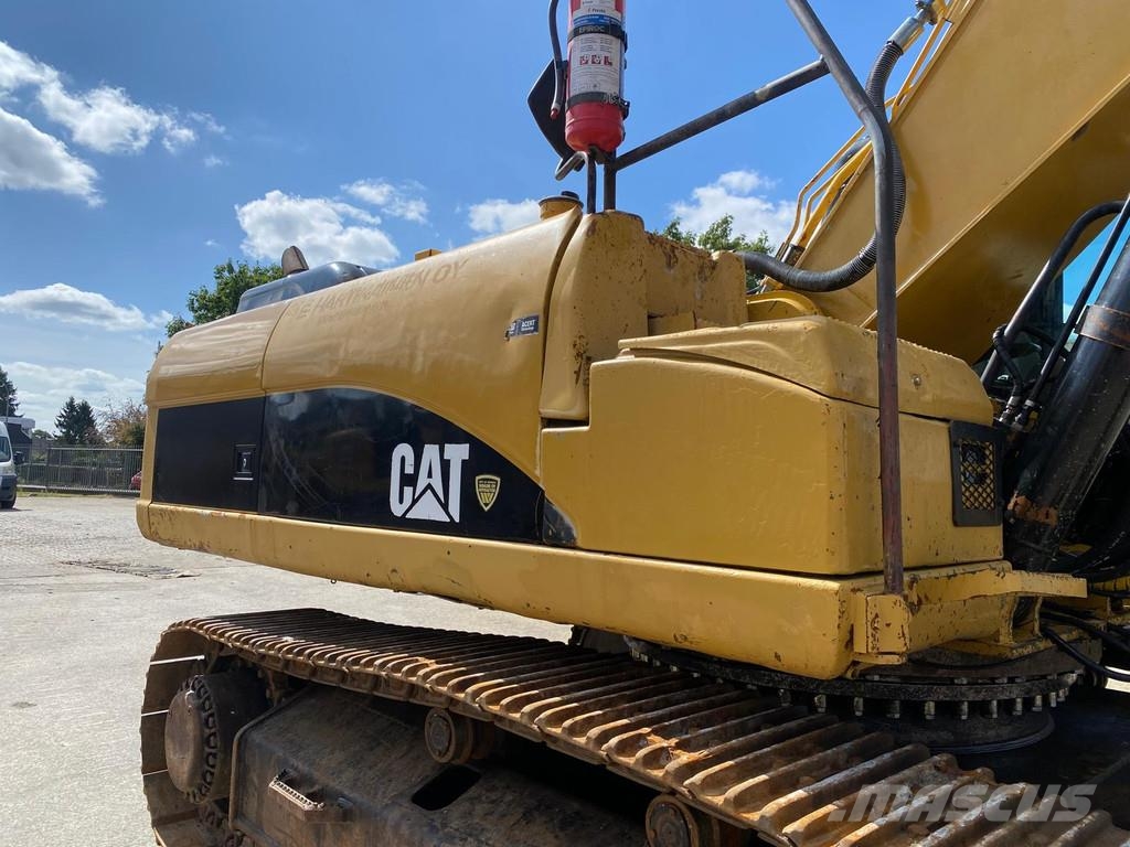 CAT 330 D . حفارات زحافة