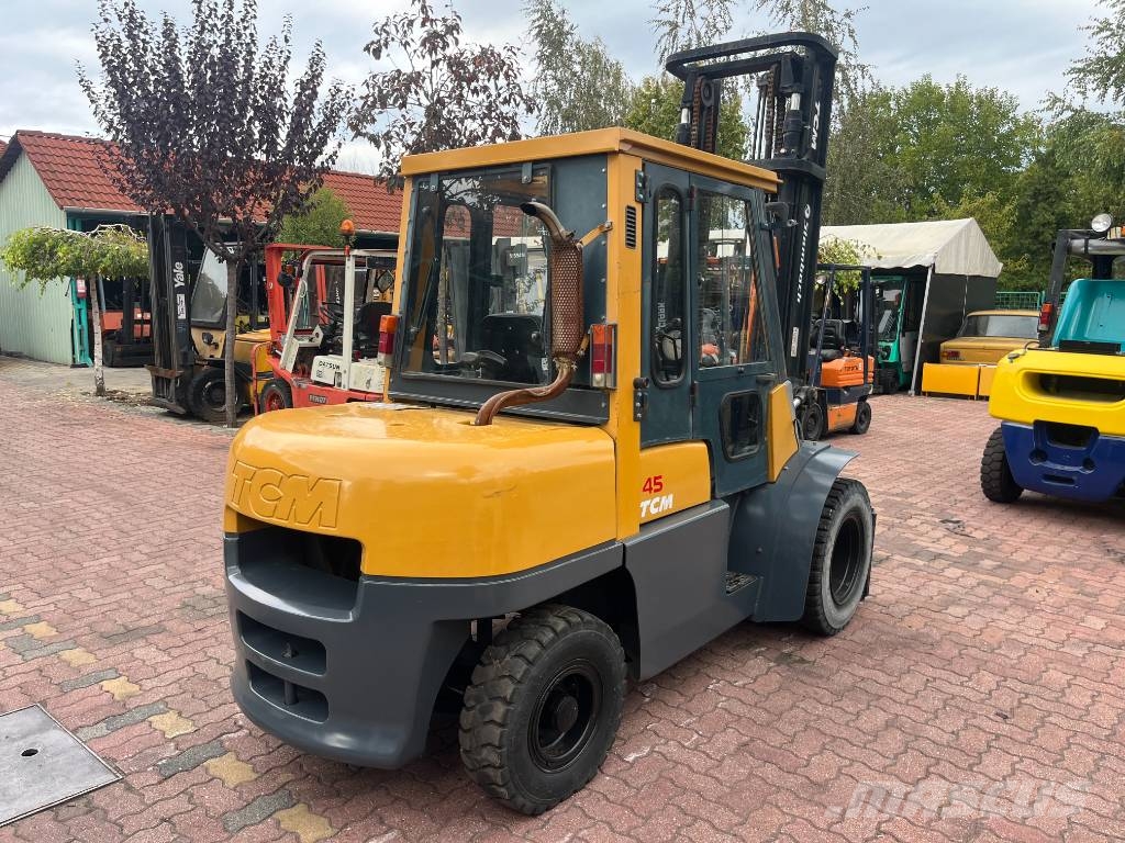 TCM FD40-T8 V-4023 OB Chariots diesel