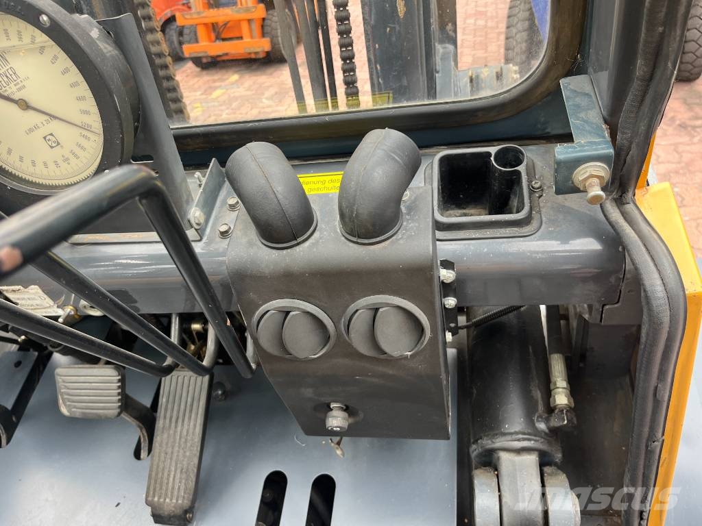 TCM FD40-T8 V-4023 OB Chariots diesel