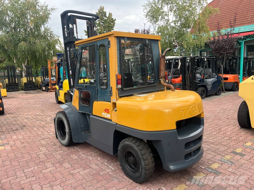 TCM FD40-T8 V-4023 OB Chariots diesel
