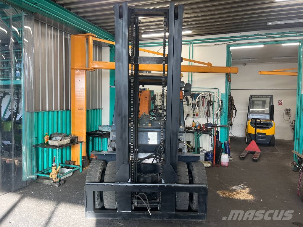 TCM FD40-T8 V-4023 OB Chariots diesel