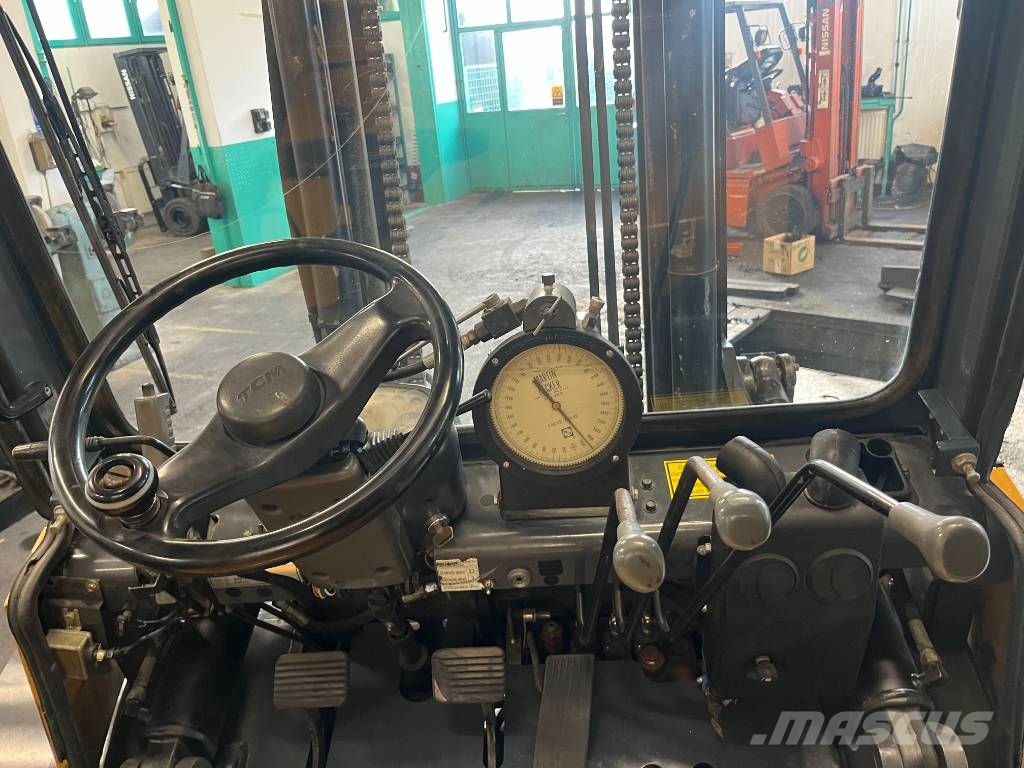 TCM FD40-T8 V-4023 OB Chariots diesel