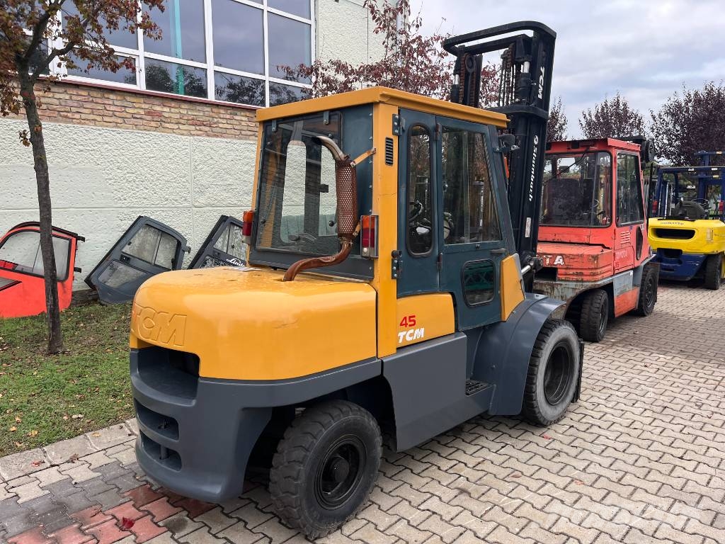TCM FD40-T8 V-4023 OB Chariots diesel