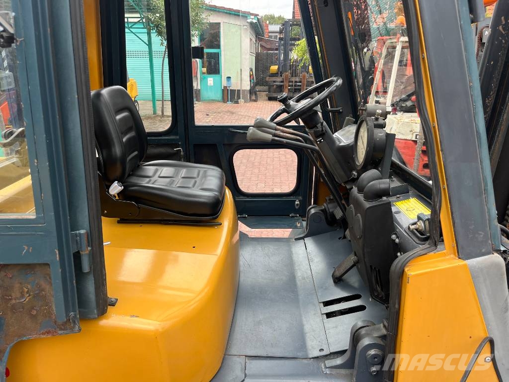 TCM FD40-T8 V-4023 OB Chariots diesel