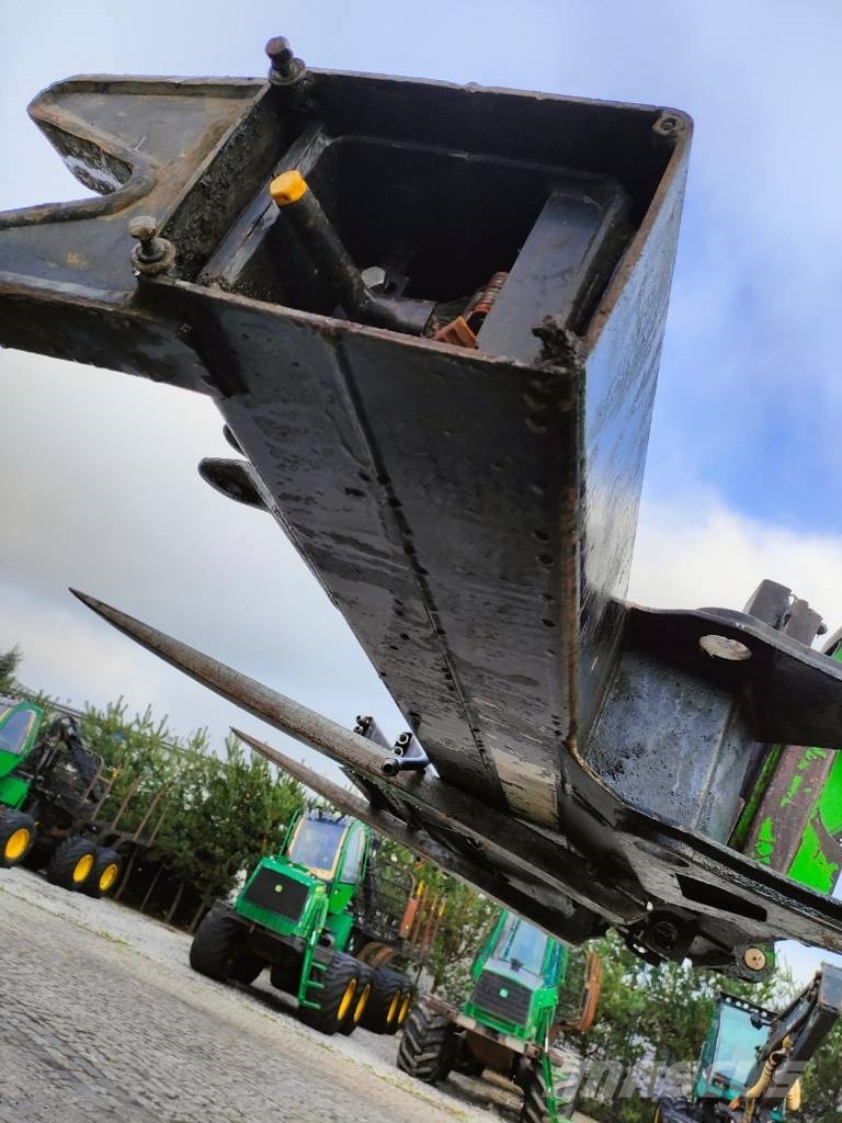 John Deere CF5 Puomit