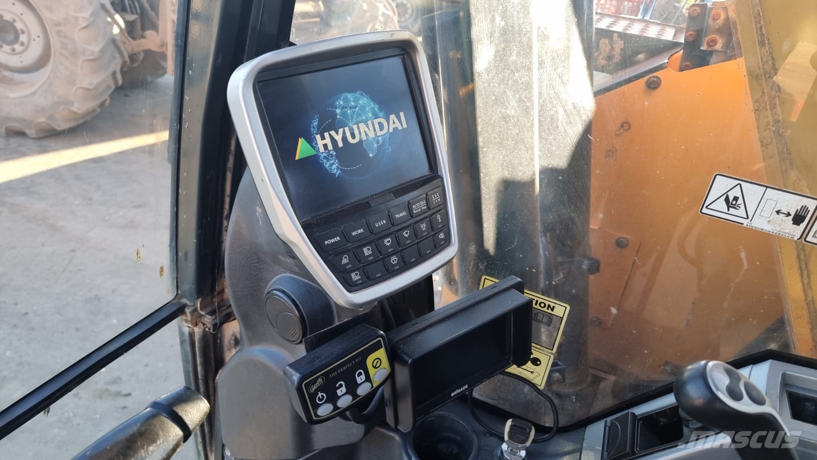 Hyundai HX 145 LCR Bageri guseničari
