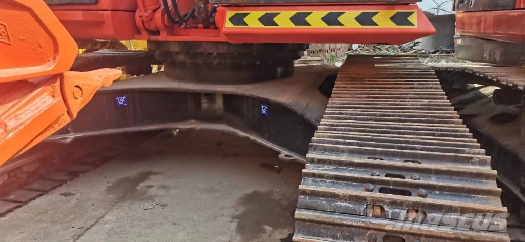 Doosan 300-7 Pásové rýpadlá