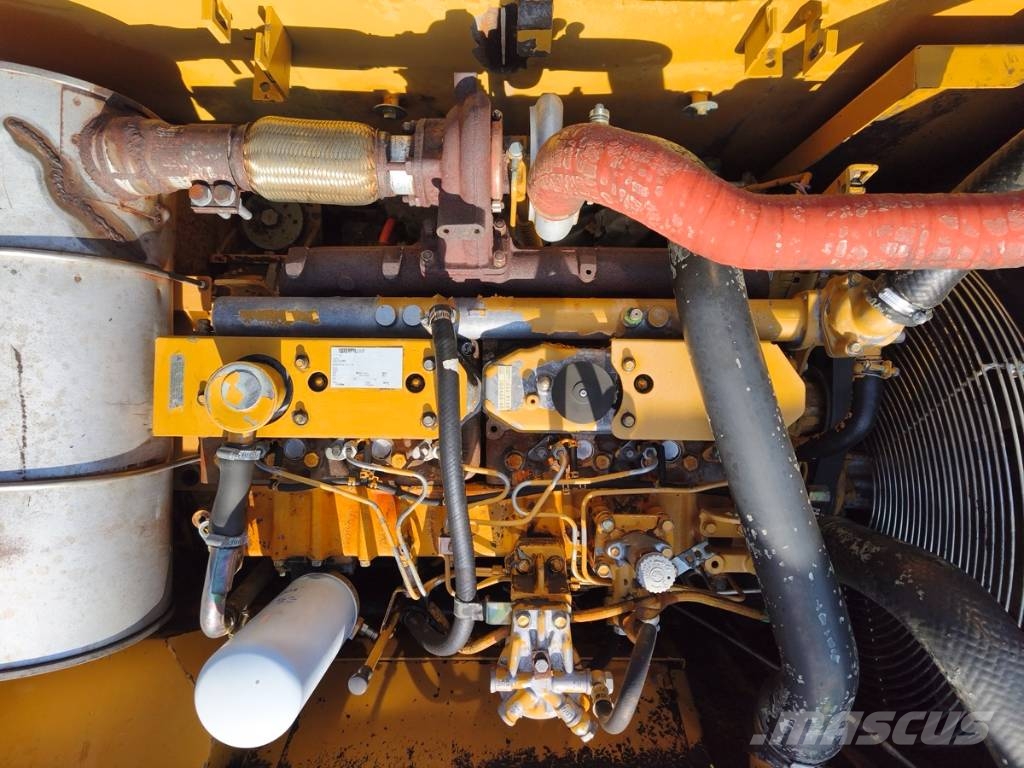 CAT 320 C LN حفارات زحافة