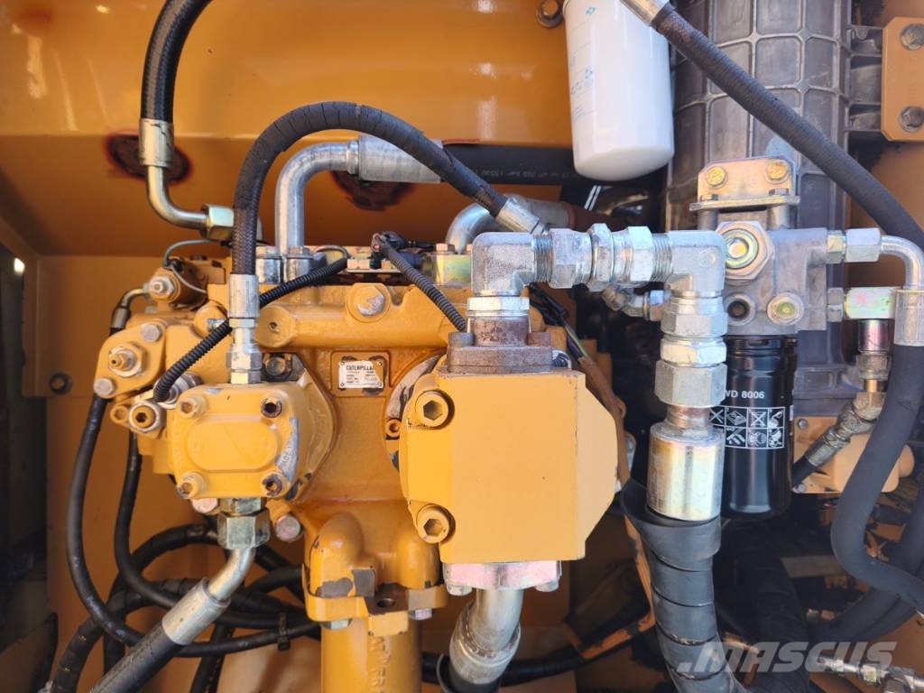 CAT 320 C LN حفارات زحافة