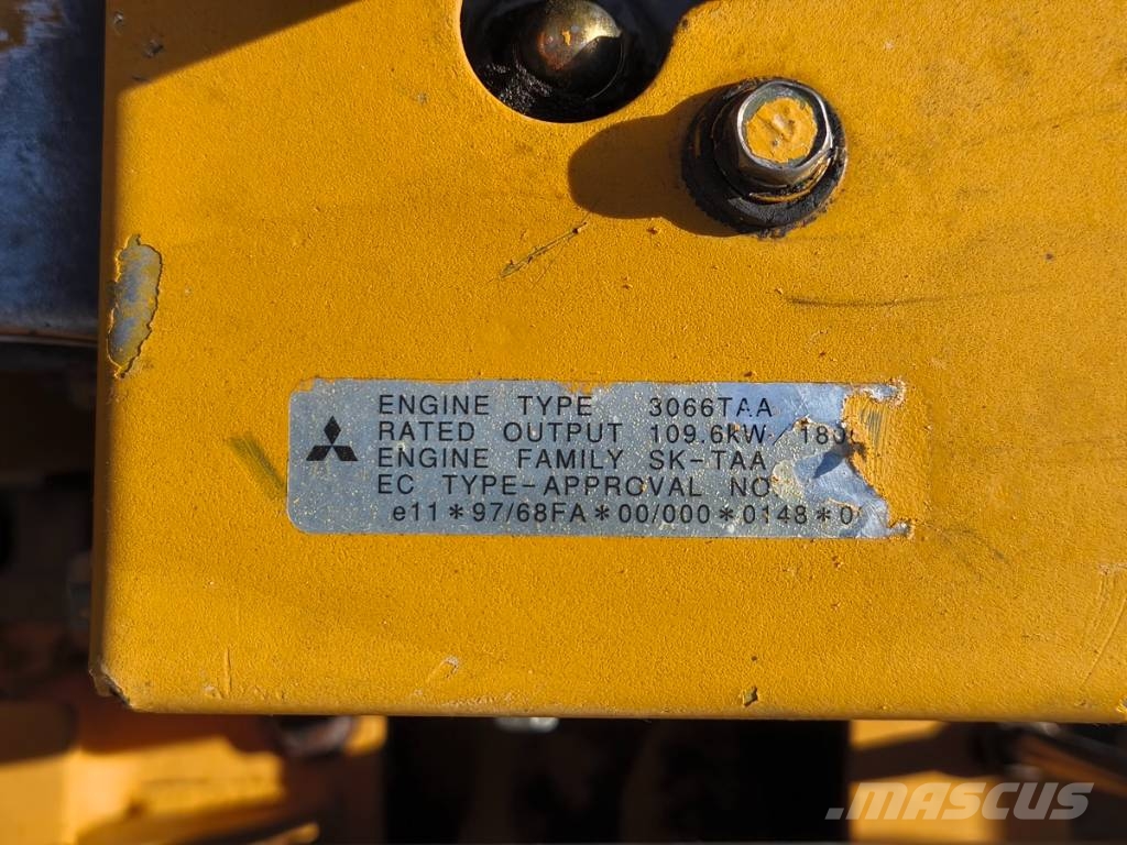 CAT 320 C LN حفارات زحافة