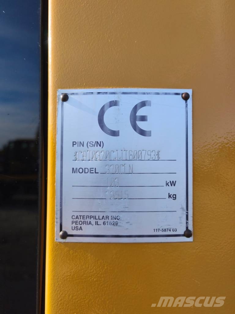 CAT 320 C LN حفارات زحافة