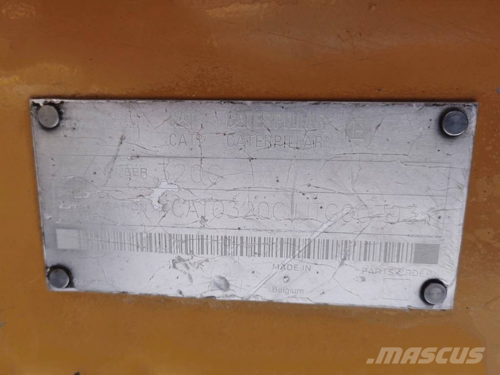CAT 320 C LN حفارات زحافة