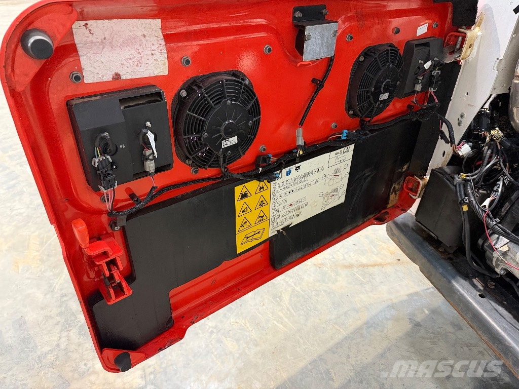 Bobcat T 770 Lietoti riteņu kompaktiekrāvēji