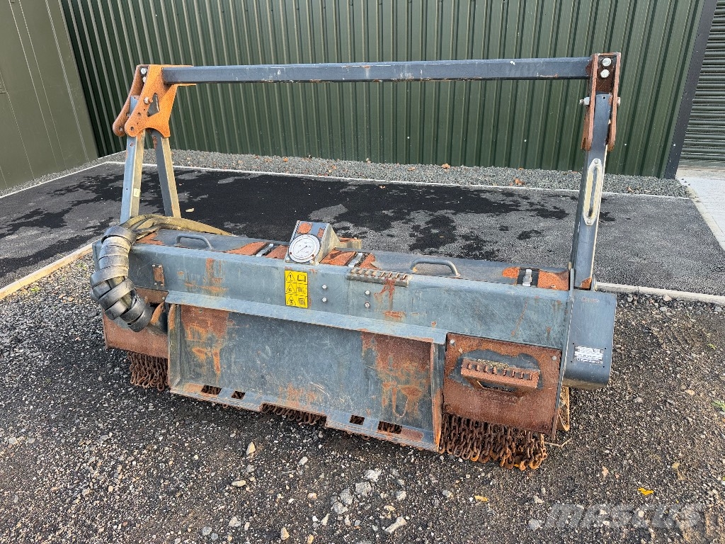 Bobcat T 770 Lietoti riteņu kompaktiekrāvēji