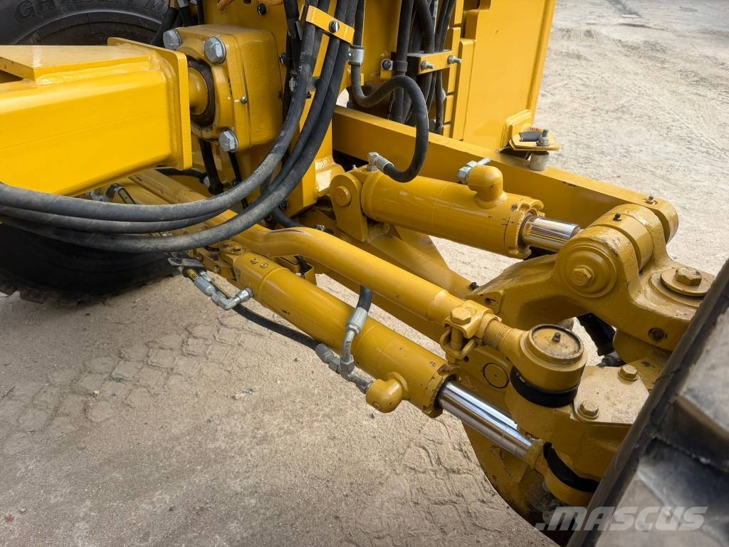 CAT 140 AWD Graders