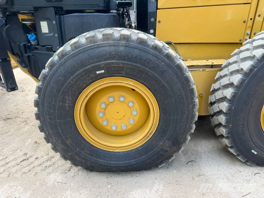 CAT 140 AWD Graders