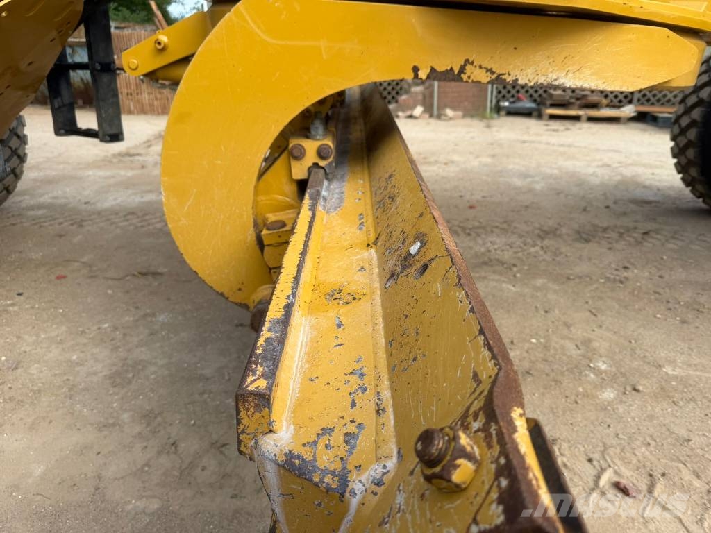 CAT 140 AWD Graders