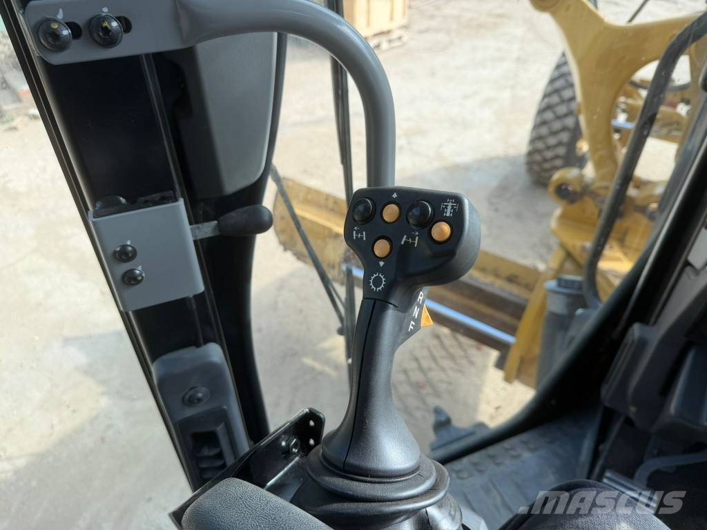 CAT 140 AWD Graders