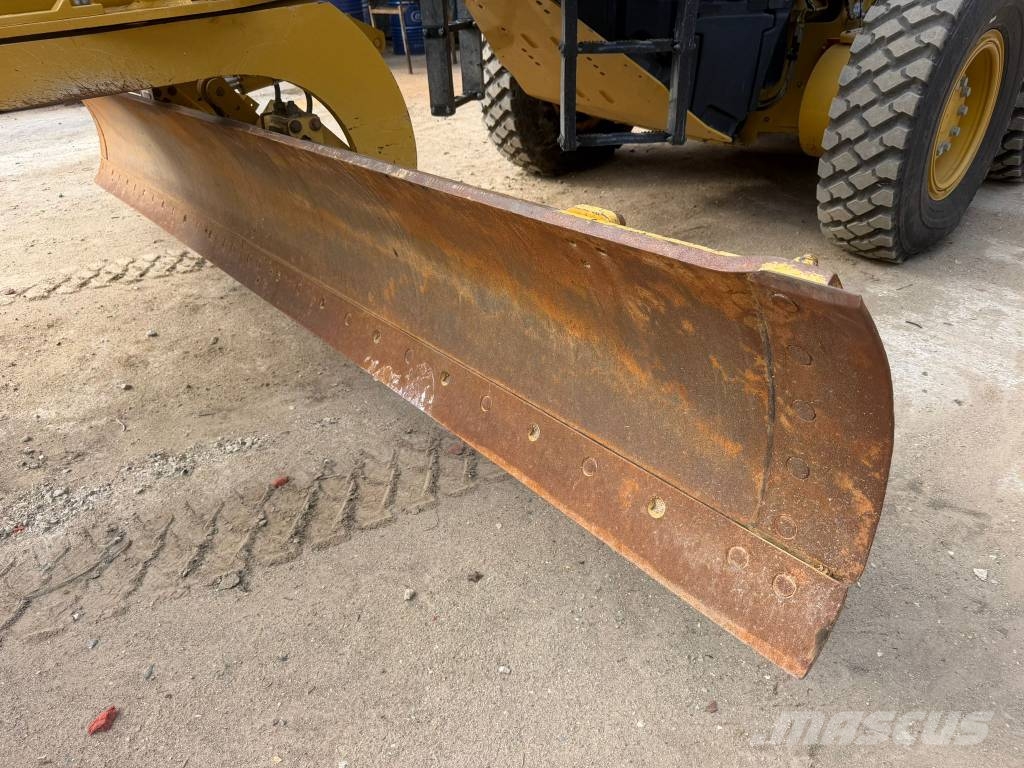 CAT 140 AWD Graders