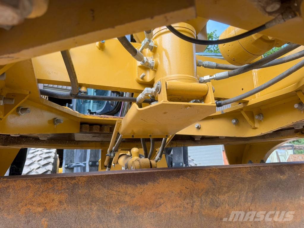 CAT 140 AWD Graders