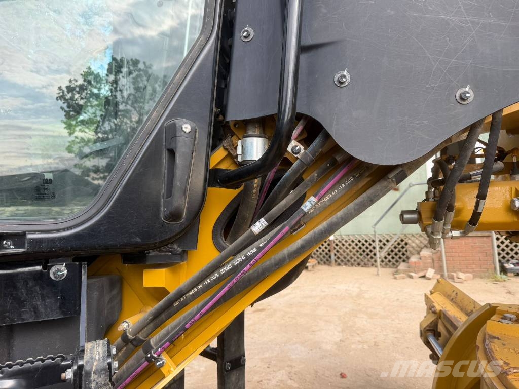 CAT 140 AWD Graders